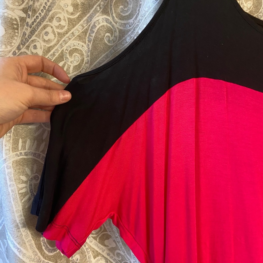 Color Block Cut Out Sleeve Tunic - Picture 2 of 3